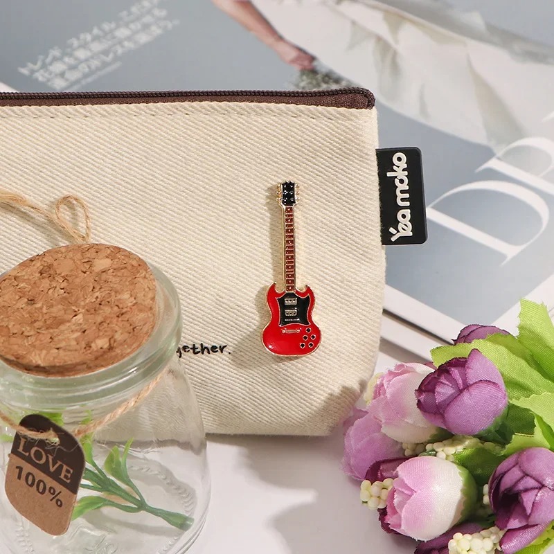 1/2/4 Buah Bros Gitar Enamel L - Tuxedo Lapel Pin ulasan dan harga
